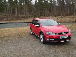 Röd Begagnad 2015 VW Golf Alltrack Kombi | 154 900 kr (Bra pris)