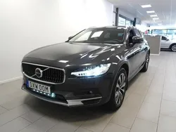 Grå Begagnad 2023 Volvo V90 CC Kombi | 514 900 kr (Dyr)