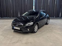 Svart Begagnad 2013 Volvo V40 CC Momentum Kombi | 99 900 kr (Marknadspris)