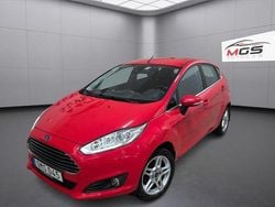 Röd Begagnad 2015 Ford Fiesta Titanium Halvkombi | 59 900 kr (Marknadspris)