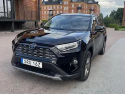 Svart Begagnad 2019 Toyota RAV4 Hybrid Executive SUV | 330 000 kr (Marknadspris)