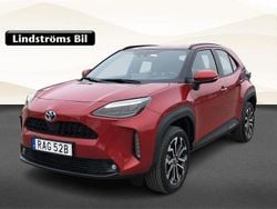 Röd Begagnad 2023 Toyota Yaris Hybrid Active SUV | 279 000 kr (Marknadspris)