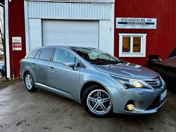 Ljusgrå Begagnad 2013 Toyota Avensis Executive Kombi | 99 500 kr (Marknadspris)