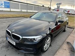 Svart Begagnad 2018 BMW 520 Sport Line Sedan | 246 000 kr (Marknadspris)
