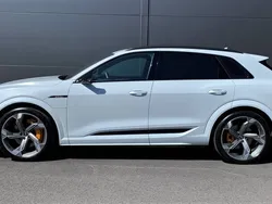 Vit Begagnad 2021 Audi e-tron Design SUV | 1 145 000 kr