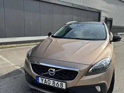 Brun Begagnad 2016 Volvo V40 CC Momentum Kombi | 169 000 kr (Marknadspris)