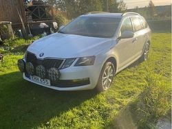 Vit Begagnad 2018 Skoda Octavia Ambition Kombi | 95 000 kr (Bra pris)