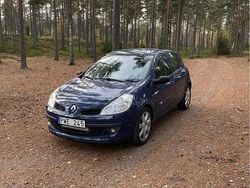 Blå Begagnad 2007 Renault Clio R.S. Halvkombi | 30 000 kr (Marknadspris)