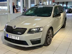 Mörkgrå Begagnad 2016 Skoda Octavia RS Kombi | 169 800 kr (Marknadspris)