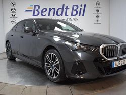 Grå Begagnad 2025 BMW 530e Efficient Dynamics Sedan | 649 500 kr (Bra pris)