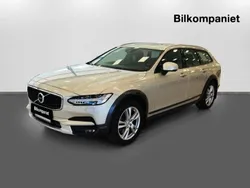 Brun Begagnad 2018 Volvo V90 CC Momentum Kombi | 289 800 kr (Marknadspris)
