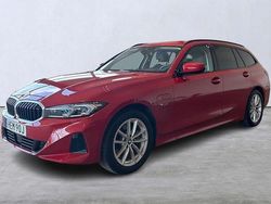 Röd Begagnad 2022 BMW 330e Shadowline Kombi | 344 500 kr (Marknadspris)