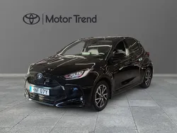 Svart Begagnad 2022 Toyota Yaris Hybrid Active Halvkombi | 219 900 kr (Marknadspris)
