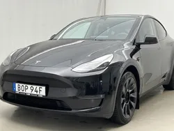 Svart Begagnad 2022 Tesla Model Y SUV | 320 000 kr