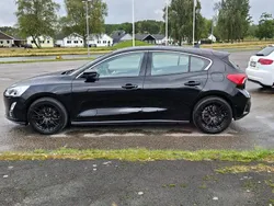 Svart Begagnad 2018 Ford Focus Titanium Halvkombi | 115 000 kr (Bra pris)