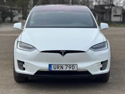 Vit Begagnad 2019 Tesla Model X Long Range AWD SUV | 385 000 kr (Marknadspris)