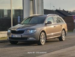 Ljusbrun Begagnad 2011 Skoda Superb Elegance Kombi | 69 900 kr (Marknadspris)