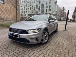 Reflex silver metallic Begagnad 2017 VW Passat GTE Kombi | 164 000 kr (Bra pris)