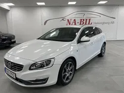 Vit Begagnad 2015 Volvo V60 Momentum Kombi | 109 900 kr (Marknadspris)