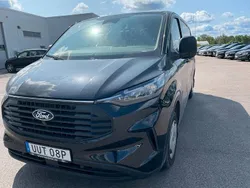 Svart (svart metallic) Begagnad 2024 Ford Transit Custom Van | 489 000 kr (Marknadspris)
