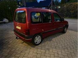 Röd Begagnad 2001 Peugeot Partner Van | 40 000 kr (Dyr)