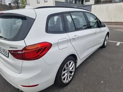 Vit Begagnad 2016 BMW 220 Minibuss | 120 000 kr