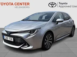Silver Begagnad 2022 Toyota Corolla Hybrid Style Halvkombi | 279 500 kr (Lite dyr)