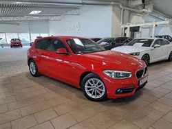 Röd (karmesinröd ) Begagnad 2016 BMW 118 Sport Line Halvkombi | 128 500 kr (Bra pris)
