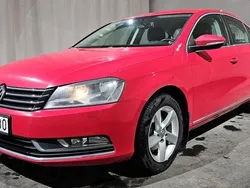 Röd Begagnad 2012 VW Passat Sedan | 49 900 kr (Superpris)