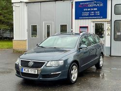 Ljusgrå Begagnad 2010 VW Passat Sportline Kombi | 43 000 kr (Marknadspris)