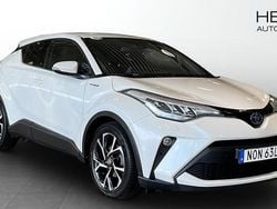 Vit (white) Begagnad 2019 Toyota C-HR SUV | 209 900 kr (Marknadspris)