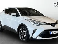 Vit (white) Begagnad 2019 Toyota C-HR SUV | 209 900 kr (Marknadspris)