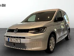 Silver (reflexsilver metallic) Ny 2025 VW Caddy Minibuss | 455 750 kr (Marknadspris)