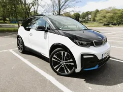 Vit Begagnad 2021 BMW i3 Comfort Edition Halvkombi | 215 000 kr (Marknadspris)