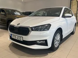 Vit Ny 2025 Skoda Fabia Selection Halvkombi | 226 700 kr (Marknadspris)