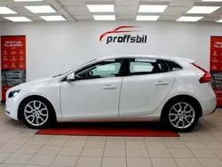 Vit Begagnad 2014 Volvo V40 Momentum Kombi | 134 900 kr (Marknadspris)