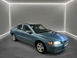 Blå Begagnad 2006 Volvo S60 Momentum Sedan | 44 900 kr (Marknadspris)