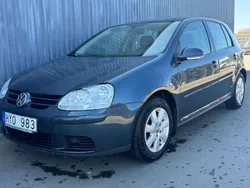 Mörkblå (blå) Begagnad 2009 VW Golf Halvkombi | 32 990 kr (Bra pris)