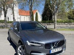 Grå Begagnad 2019 Volvo V90 CC Kombi | 279 000 kr (Bra pris)