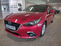 Röd Begagnad 2015 Mazda 3 Vision Halvkombi | 159 900 kr (Marknadspris)