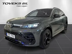 Grön (cipressinogreen metallic) Ny 2025 VW Tiguan R-line SUV | 679 900 kr