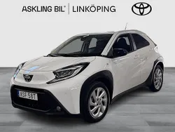 Vit Begagnad 2022 Toyota Aygo Comfort Halvkombi | 159 000 kr (Marknadspris)