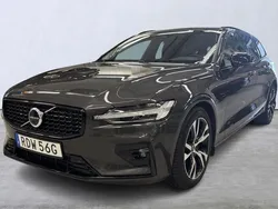 Grå Begagnad 2024 Volvo V60 Plus Kombi | 379 000 kr (Bra pris)