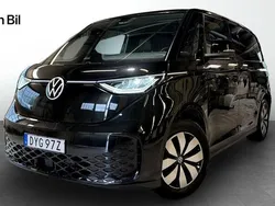 Svart (deep black pärleffekt) Begagnad 2024 VW ID. Buzz Van | 539 900 kr (Dyr)
