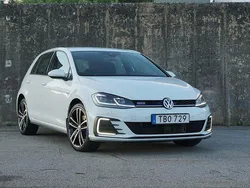 Vit Begagnad 2019 VW Golf VIII GTE Halvkombi | 199 900 kr (Marknadspris)