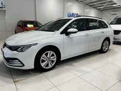 Vit Begagnad 2021 VW Golf VIII Life Kombi | 239 900 kr (Marknadspris)