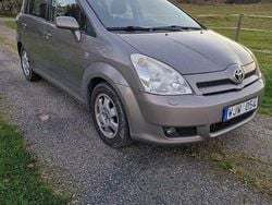 Brun Begagnad 2005 Toyota Corolla Verso Minibuss | 37 000 kr (Marknadspris)