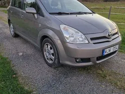 Brun Begagnad 2005 Toyota Corolla Verso Minibuss | 37 000 kr (Marknadspris)