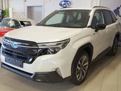 Vit (crystal white pearl) Ny 2025 Subaru Forester SUV | 454 900 kr (Marknadspris)
