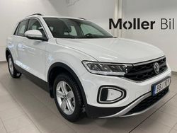 Ljusgrå (grå) Begagnad 2024 VW T-Roc Life SUV | 314 900 kr (Dyr)